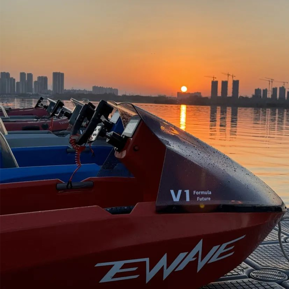 قارب كاتاماران صغير فاخر يعمل  - مراجعة Rc Boat وسعره